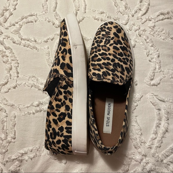 Steve Madden Cheetah Print Slides - Picture 4 of 4